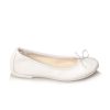 Ballerine bianche con punta di vernice da bambina